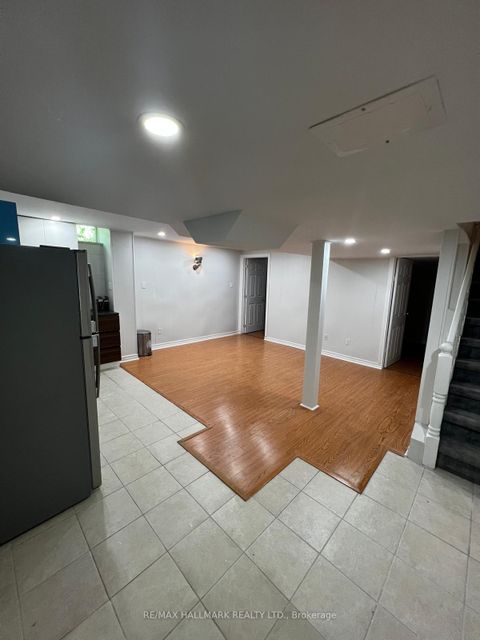 Photo 10 at 85 Watkins Glen Crescent, Bayview Wellington, Aurora