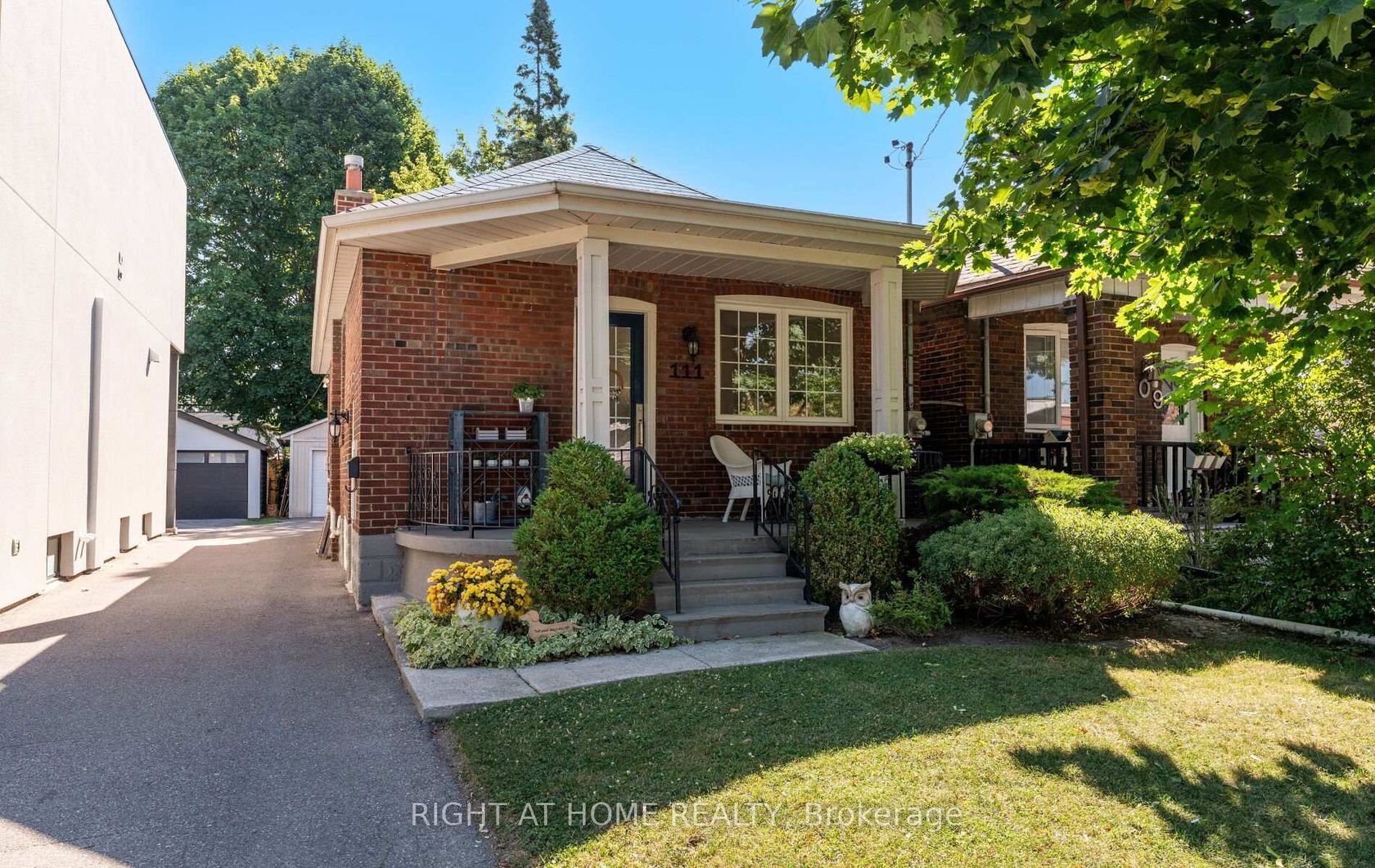 111 Fourth Street, New Toronto, Toronto 