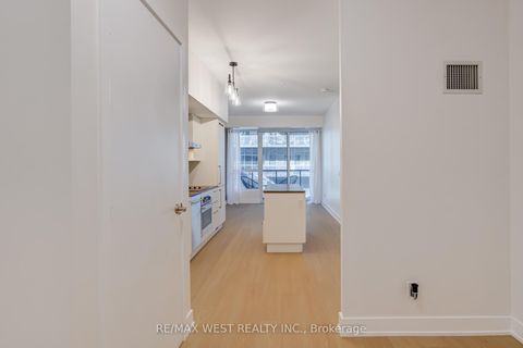 Photo 10 at 431 - 1030 King Street W, Niagara, Toronto