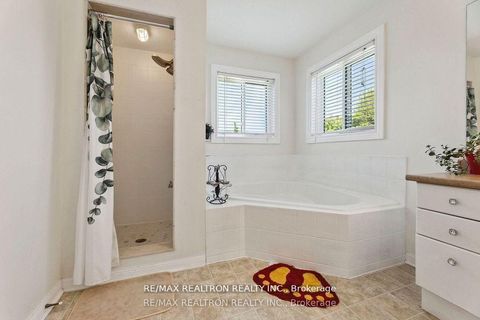 Photo 10 at 70 Padfield Drive, Bowmanville, Clarington