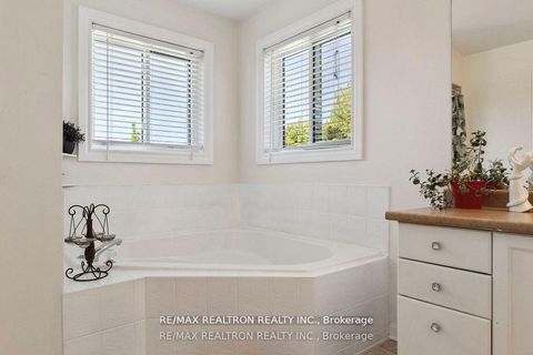 Photo 11 at 70 Padfield Drive, Bowmanville, Clarington