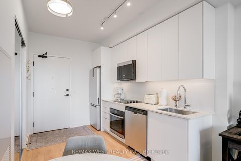 Photo 3 at 511 - 474 Caldari Road, Concord, Vaughan