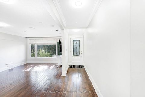 Photo 4 at 231 Woodale Avenue, WO West, Oakville