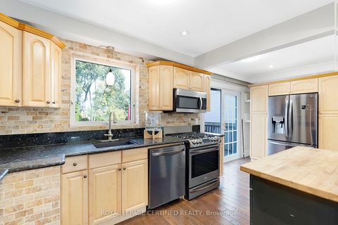 Photo 9 at 231 Woodale Avenue, WO West, Oakville
