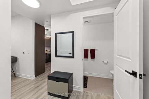 Photo 9 at 916 - 9618 Yonge Street, North Richvale, Richmond Hill