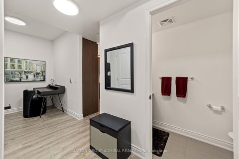 Photo 10 at 916 - 9618 Yonge Street, North Richvale, Richmond Hill