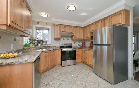 Photo 5 at 190 Wessenger Drive, Holly, Barrie