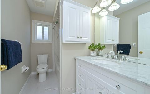 Photo 8 at 190 Wessenger Drive, Holly, Barrie