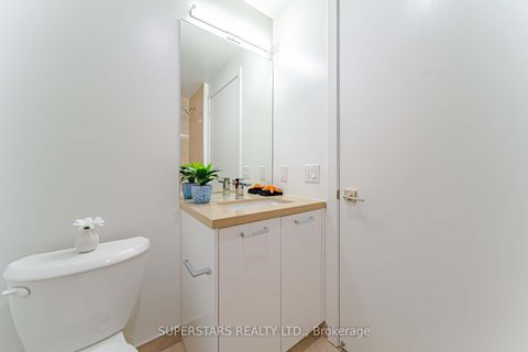 Photo 7 at 717 - 195 McCaul Street, Chinatown, Toronto
