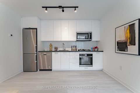 Photo 10 at 717 - 195 McCaul Street, Chinatown, Toronto