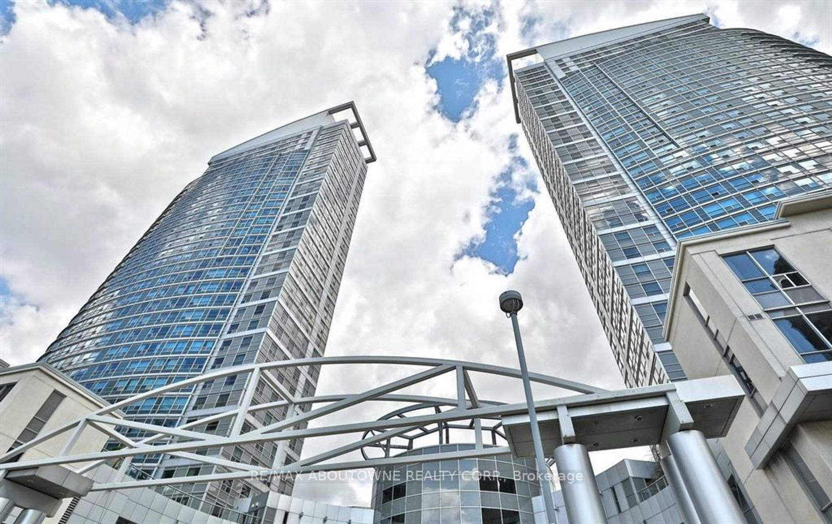 3205 - 36 Lee Centre Drive, Woburn, Toronto 