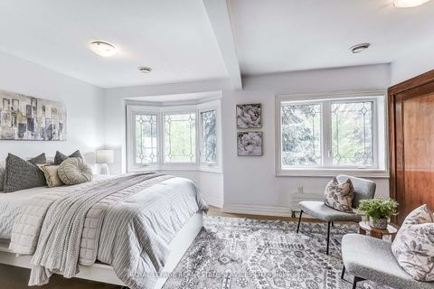 Photo 24 at 16 Larkin Avenue, Swansea, Toronto