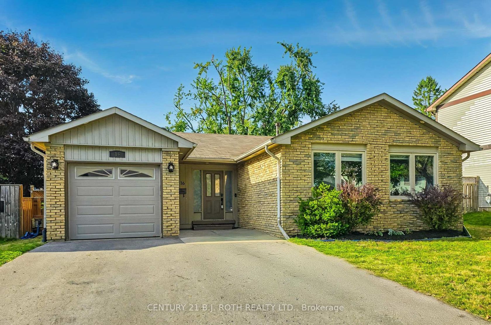 16 Gloria Street, Sunnidale, Barrie photo number 2