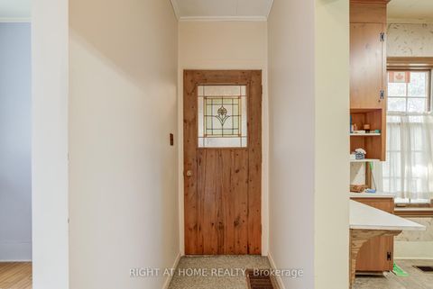 Photo 4 at 315 Main Street N, London, Newmarket Photo 4 at 315 Main Street N, London, Newmarket