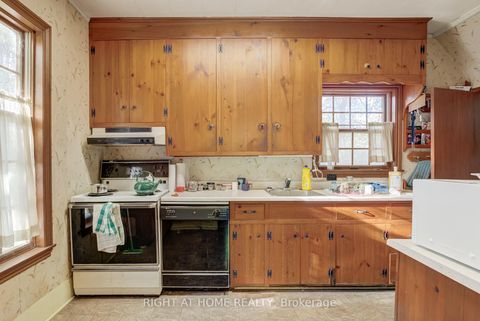 Photo 16 at 315 Main Street N, London, Newmarket