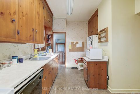 Photo 17 at 315 Main Street N, London, Newmarket