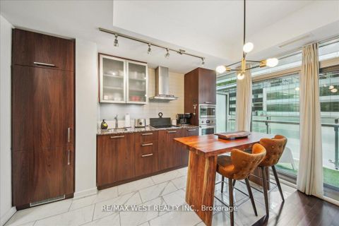 Photo 4 at 512 - 14 York Street, Waterfront Communities C1, Toronto