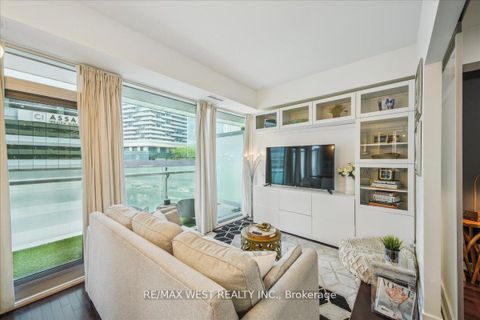 Photo 5 at 512 - 14 York Street, Waterfront Communities C1, Toronto