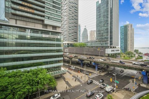 Photo 9 at 512 - 14 York Street, Waterfront Communities C1, Toronto