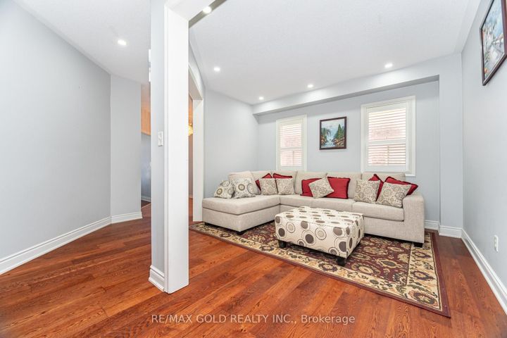 Photo 1 at 8 Goreridge Crescent, Bram East, Brampton