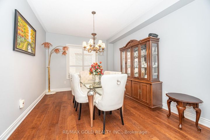 Photo 3 at 8 Goreridge Crescent, Bram East, Brampton