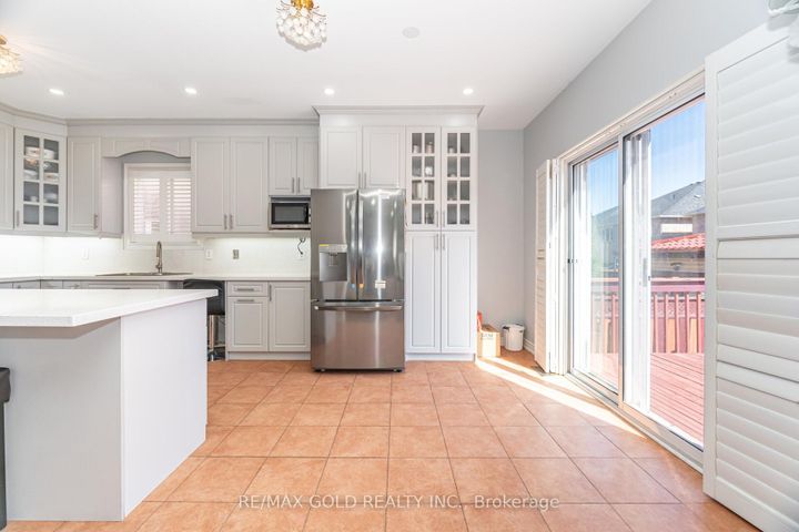 Photo 8 at 8 Goreridge Crescent, Bram East, Brampton