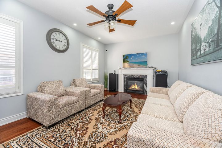 Photo 9 at 8 Goreridge Crescent, Bram East, Brampton