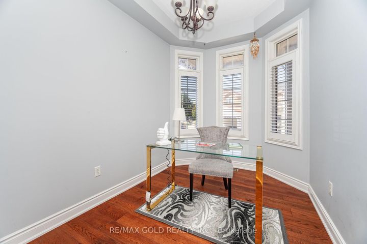 Photo 11 at 8 Goreridge Crescent, Bram East, Brampton