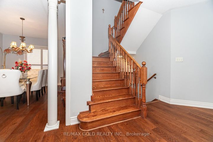 Photo 13 at 8 Goreridge Crescent, Bram East, Brampton