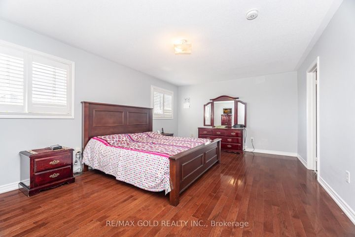 Photo 14 at 8 Goreridge Crescent, Bram East, Brampton