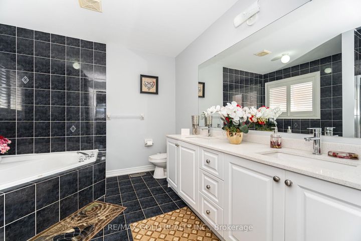Photo 15 at 8 Goreridge Crescent, Bram East, Brampton
