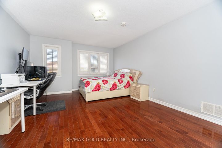 Photo 16 at 8 Goreridge Crescent, Bram East, Brampton
