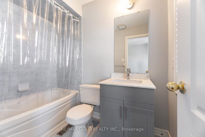 Photo 20 at 8 Goreridge Crescent, Bram East, Brampton