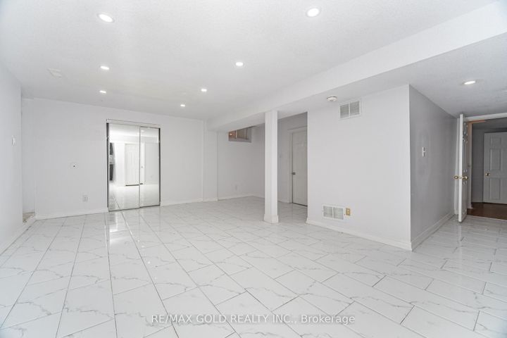 Photo 21 at 8 Goreridge Crescent, Bram East, Brampton