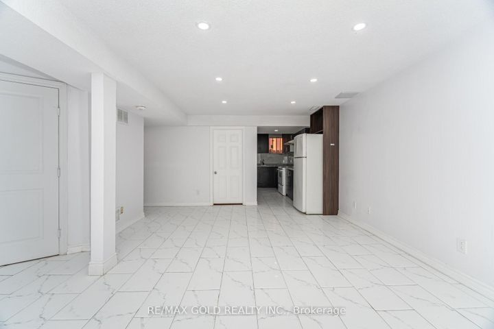 Photo 22 at 8 Goreridge Crescent, Bram East, Brampton