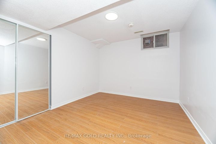 Photo 24 at 8 Goreridge Crescent, Bram East, Brampton