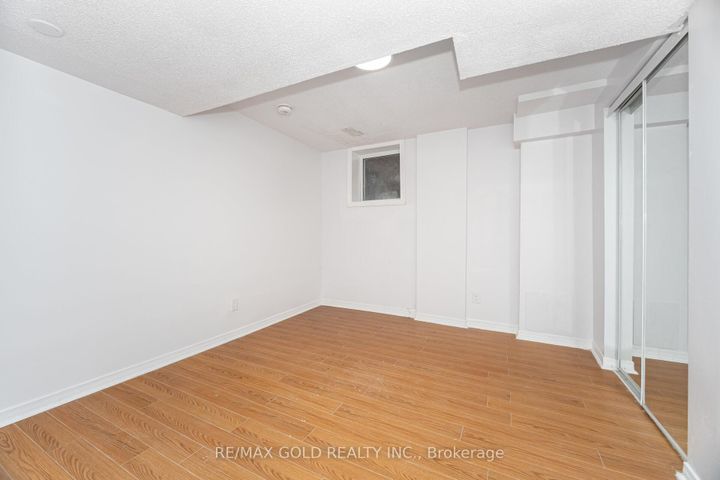 Photo 25 at 8 Goreridge Crescent, Bram East, Brampton
