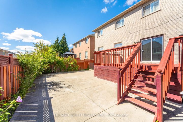Photo 30 at 8 Goreridge Crescent, Bram East, Brampton