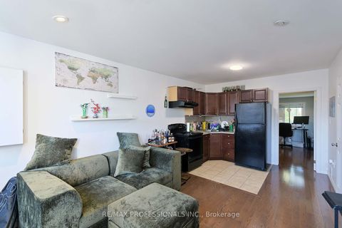 Photo 18 at 945 Logan Avenue, Danforth, Toronto