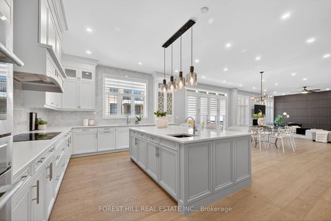 Photo 11 at 71 Sofia Olivia Crescent, Patterson, Vaughan