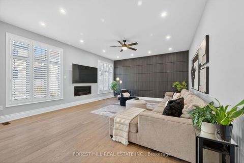 Photo 22 at 71 Sofia Olivia Crescent, Patterson, Vaughan