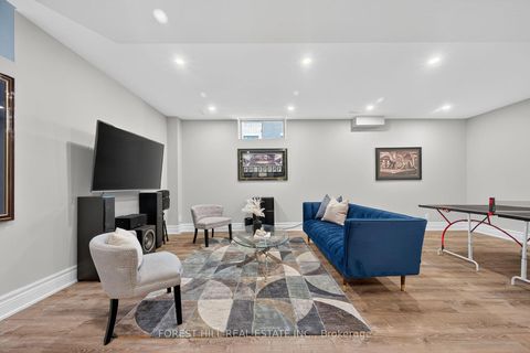 Photo 41 at 71 Sofia Olivia Crescent, Patterson, Vaughan