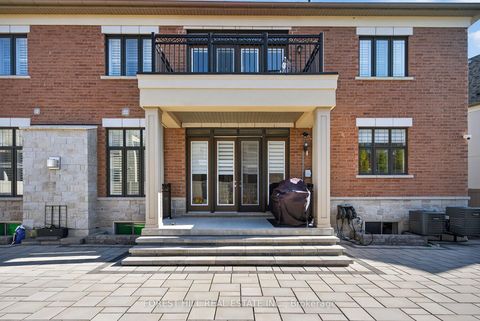 Photo 42 at 71 Sofia Olivia Crescent, Patterson, Vaughan