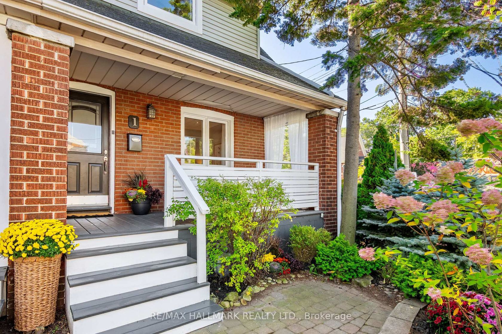 1 Heyworth Crescent, Danforth, Toronto 