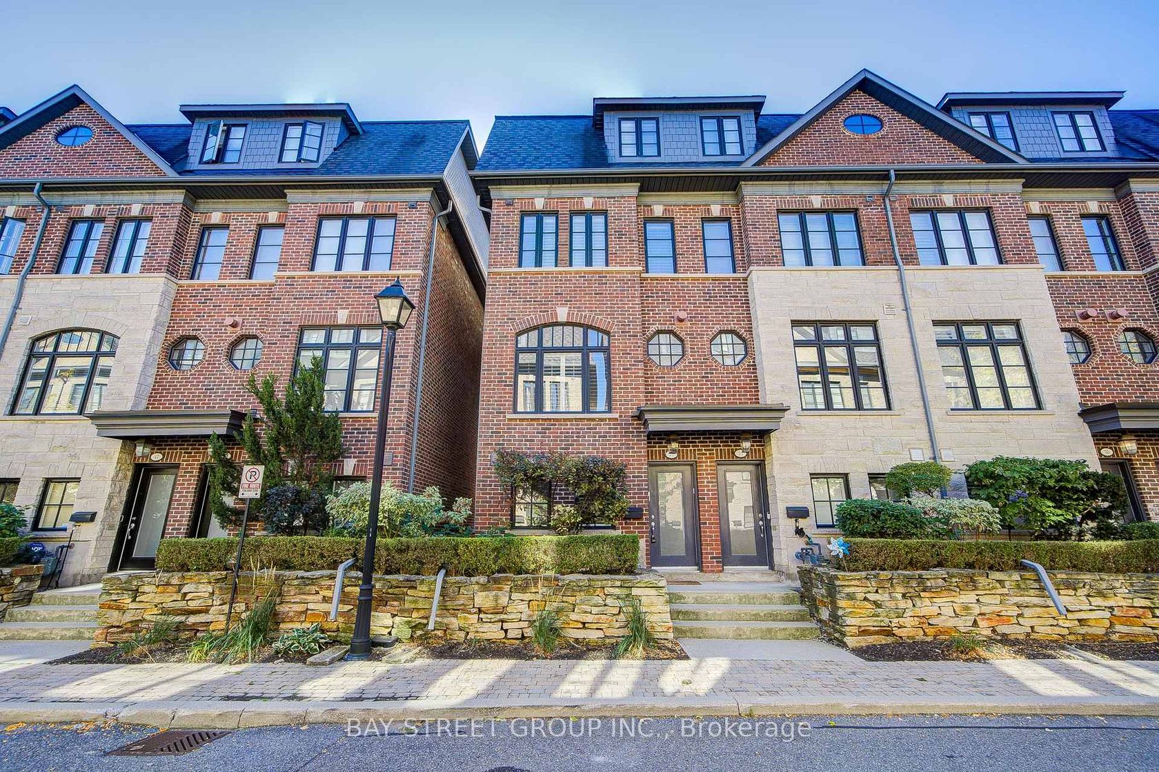 51 Lobo Mews, City Centre West, Toronto 