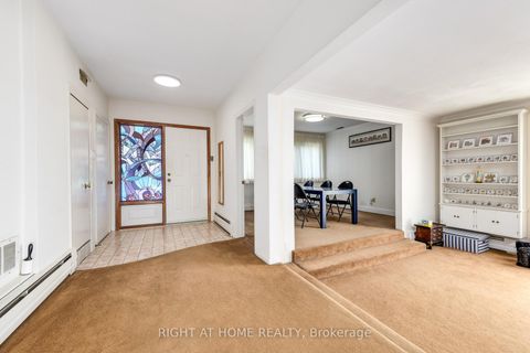 Photo 5 at 32 Donna Court, Newtonbrook East, Toronto Photo 5 at 32 Donna Court, Newtonbrook East, Toronto