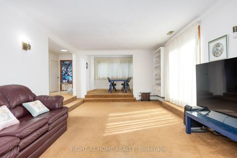 Photo 6 at 32 Donna Court, Newtonbrook East, Toronto Photo 6 at 32 Donna Court, Newtonbrook East, Toronto