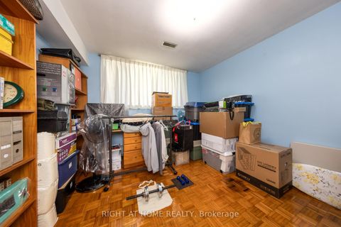 Photo 13 at 32 Donna Court, Newtonbrook East, Toronto