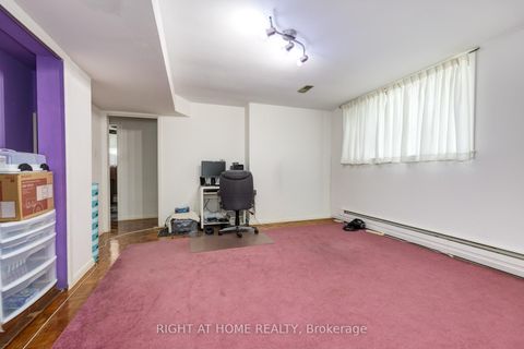 Photo 14 at 32 Donna Court, Newtonbrook East, Toronto