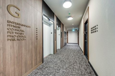 Photo 5 at 136 - 2501 Saw Whet Boulevard, GA Glen Abbey, Oakville